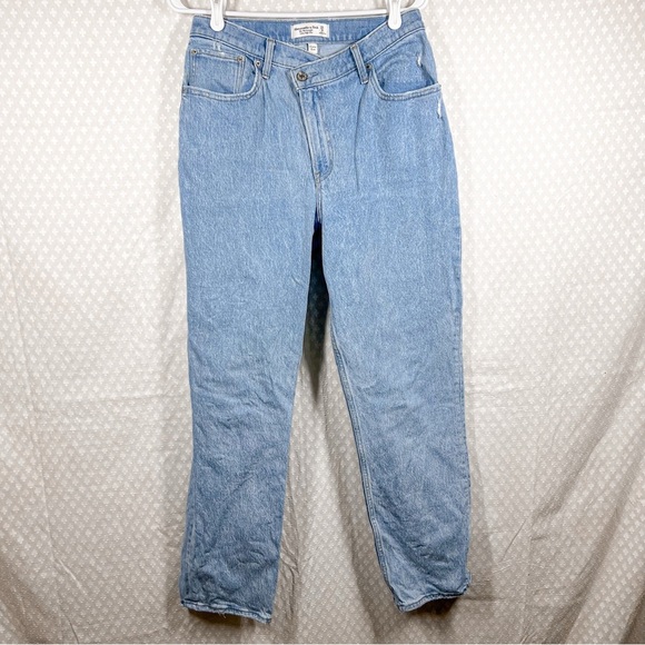 Abercrombie & Fitch Light Wash Curve Love The 90s Straight High Rise Jeans - Picture 1 of 4